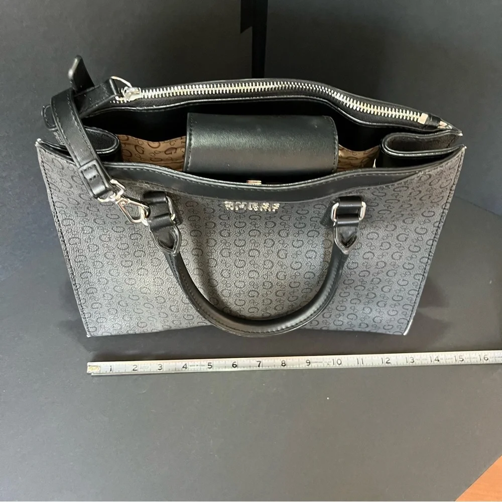 Guess Los Angeles Hand Bag Purse Black Shoulder Bag